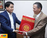 Chủ tịch UBND TP Hà Nội chúc Tết gia đình chính sách tại quận Ba Đình