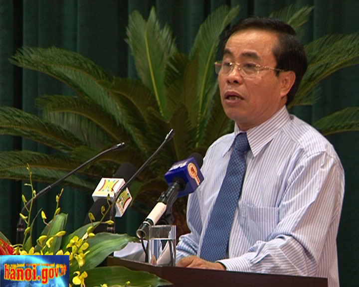Phó Chủ tịch UBND Thành phố Hà Nội Nguyễn Huy Tưởng trả lời chất vấn của đại biểu HĐND TP