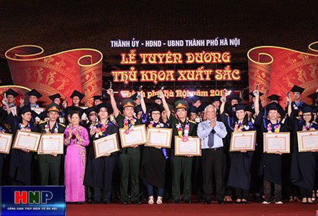 Thành Đoàn Hà Nội trao đổi các vấn đề về tuyên dương thủ khoa tốt nghiệp xuất sắc